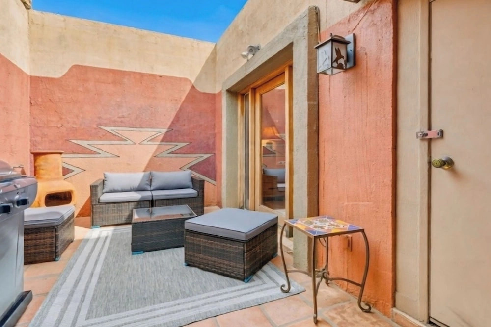 Peaceful Cave Creek Retreat: Walk to Town & Trails