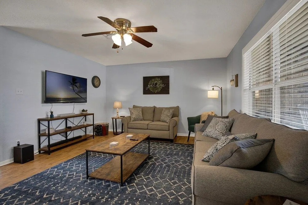 Cozy Haus With Fire Pit - 3 Min Drive to Main St!