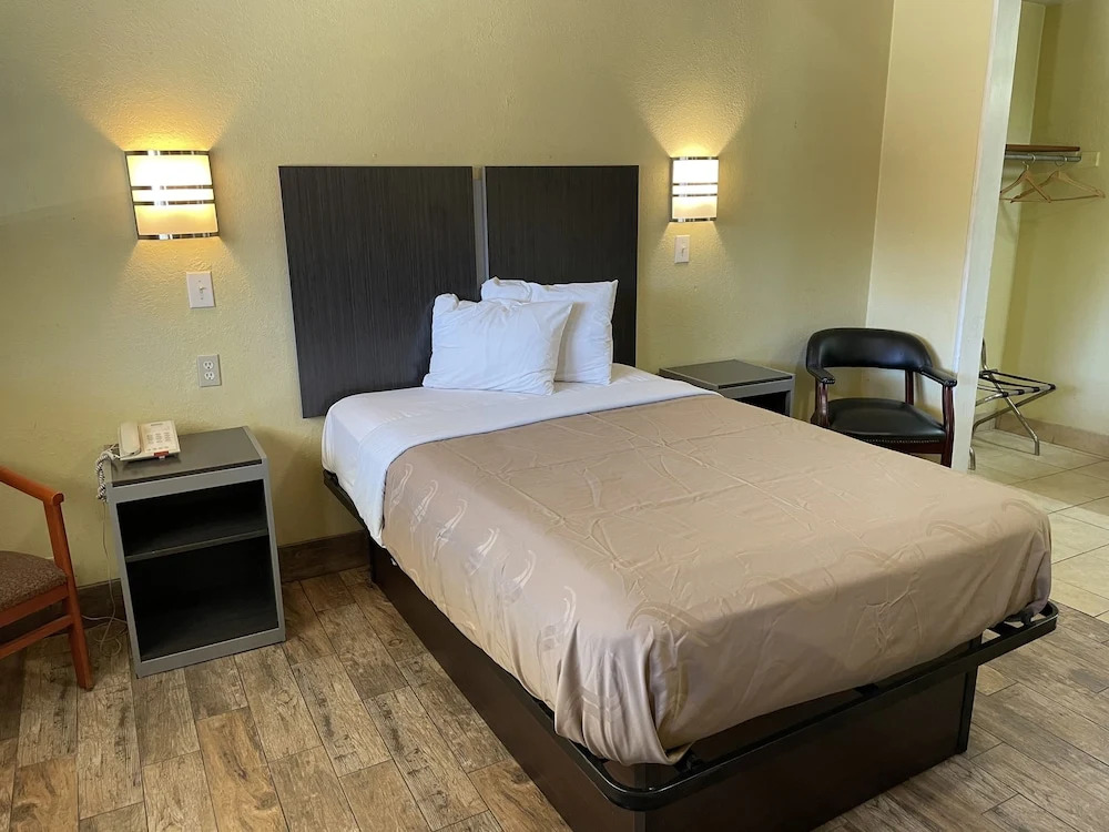 Evergreen Inn and R.V