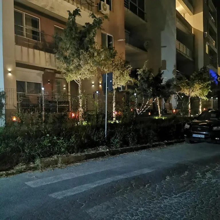 Apartament Mamaia Nord la 30 de m de plaja cu terasa.