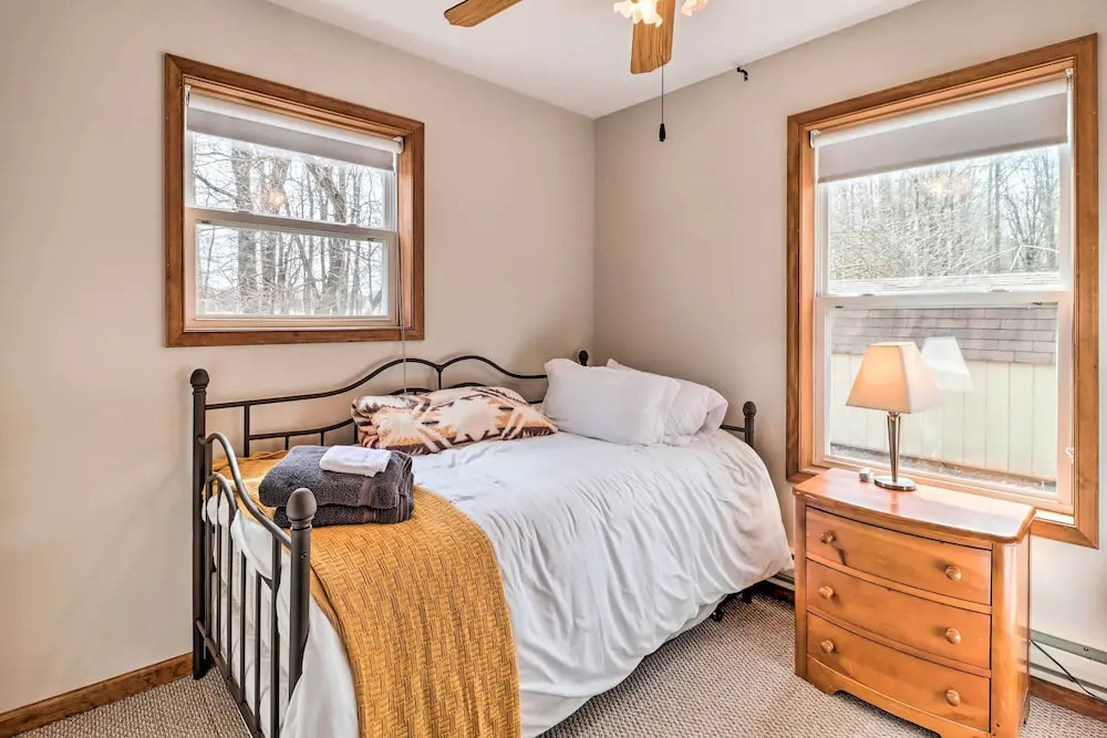 Albrightsville Cabin w/ Fire Pit: Swim, Hike & Ski