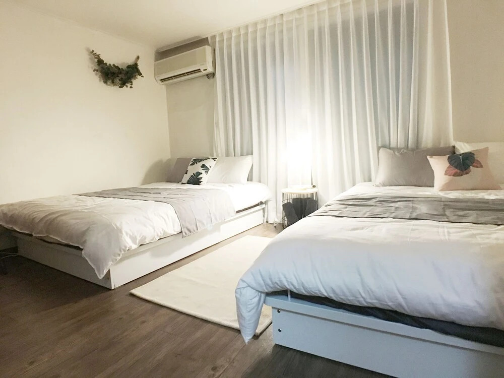 Sunny House Hongik snt 1mins