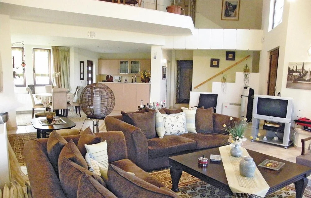 Awesome Home In Kamena Vourla