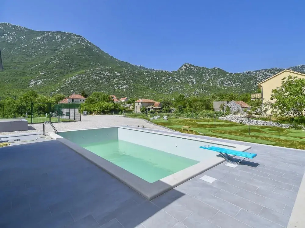 Villa in Zupa With Infinity Pool & Biokovo Views