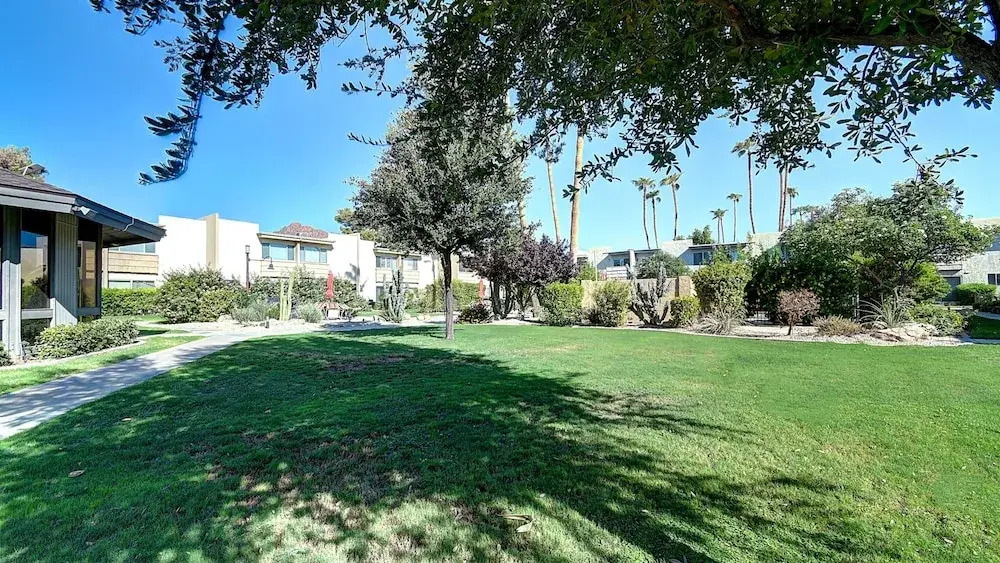 Unbeatable Old Town Location! Modern and Classy!