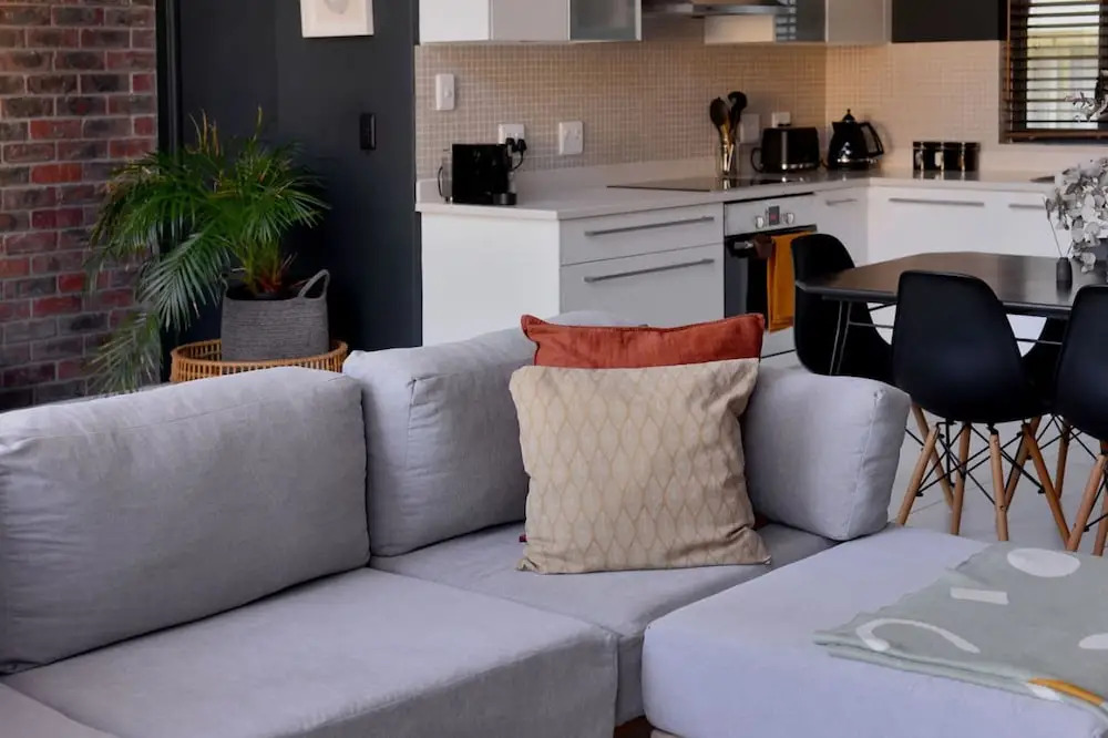 Top-floor 2 Bed Unmatched Table Mountain Views