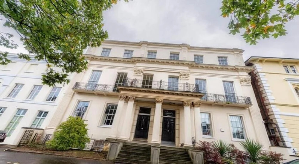 F6 Bath Road Apartment
