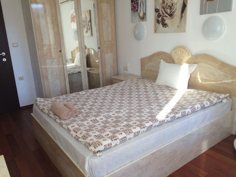 SEAVIEW BG Beach Front Suites