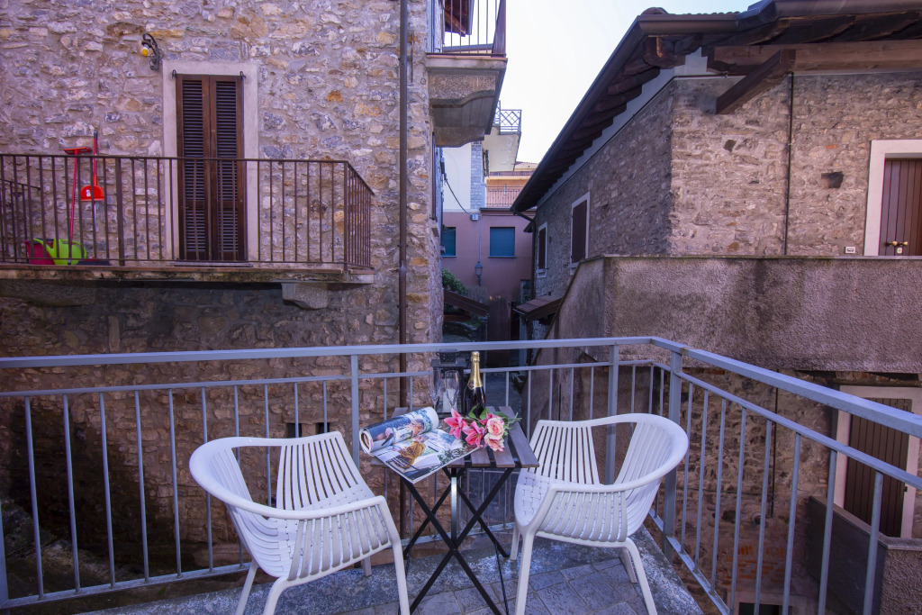 Fontana Del Lago Apartments