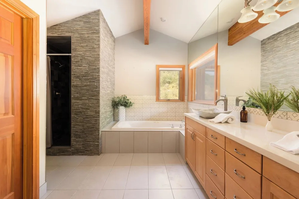 Sleeps 16! Modern Mountain Escape w/ Hot Tub Mason by Avantstay