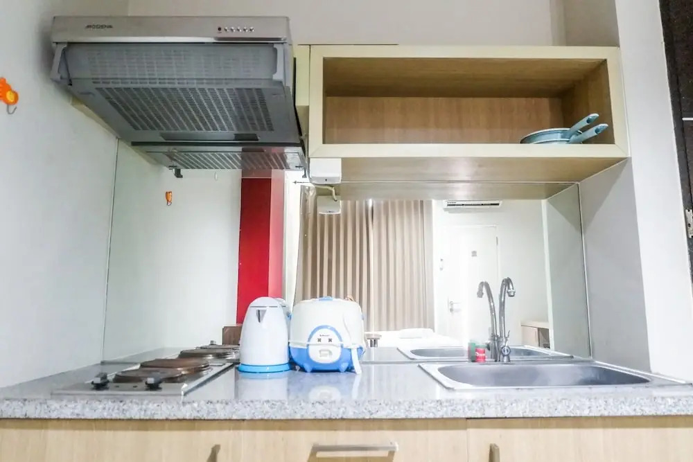 Spacious Studio Room at the Square Apartment