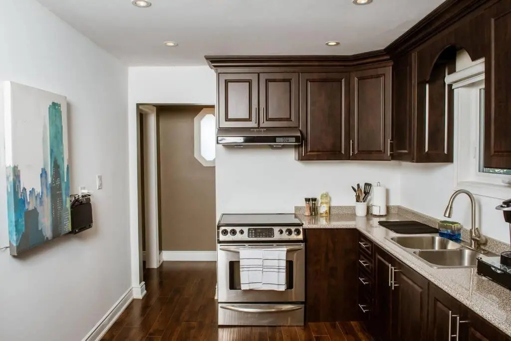 Honey I'm Home Suite 2 bedroom upper level