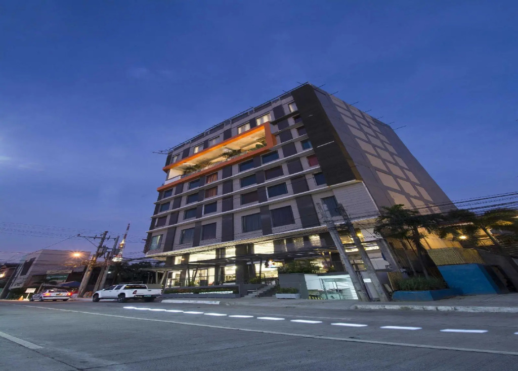 Hive Hotel and Convention Place