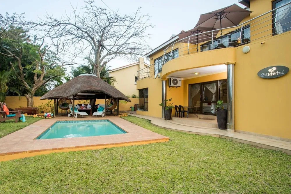 Ezulwini Guest House - Queen Room with Balcony for 2 guests in Ballito