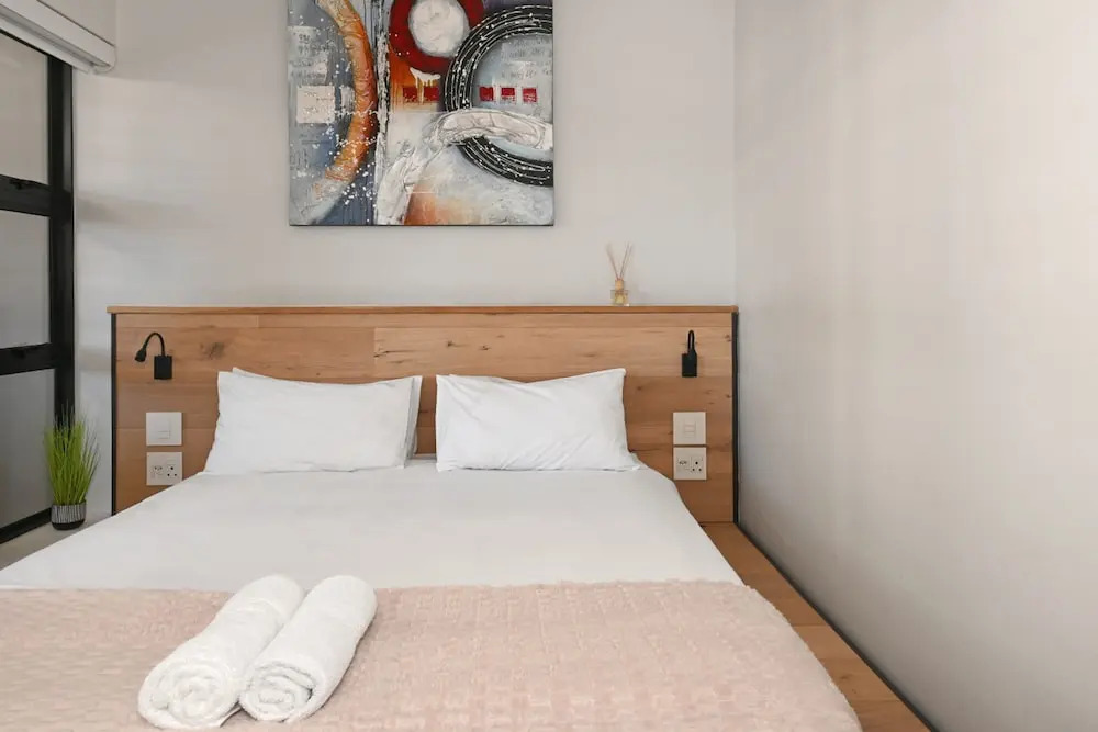 One Bedroom Green Point Spacious