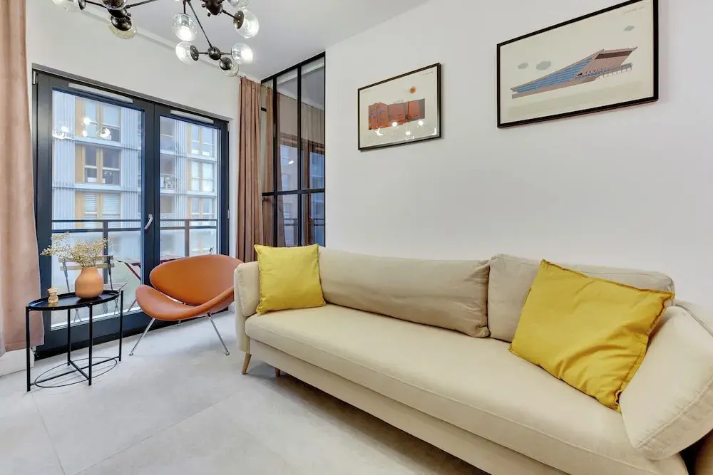 Aura III Apartments & Free Parking by Downtown Apartments
