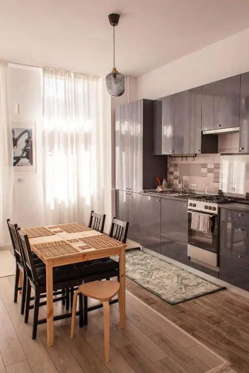 Sunny Studio Apartment