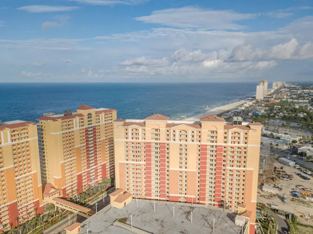 Fall Retreat Condo w Heated Pool Hot tub Pier Pk