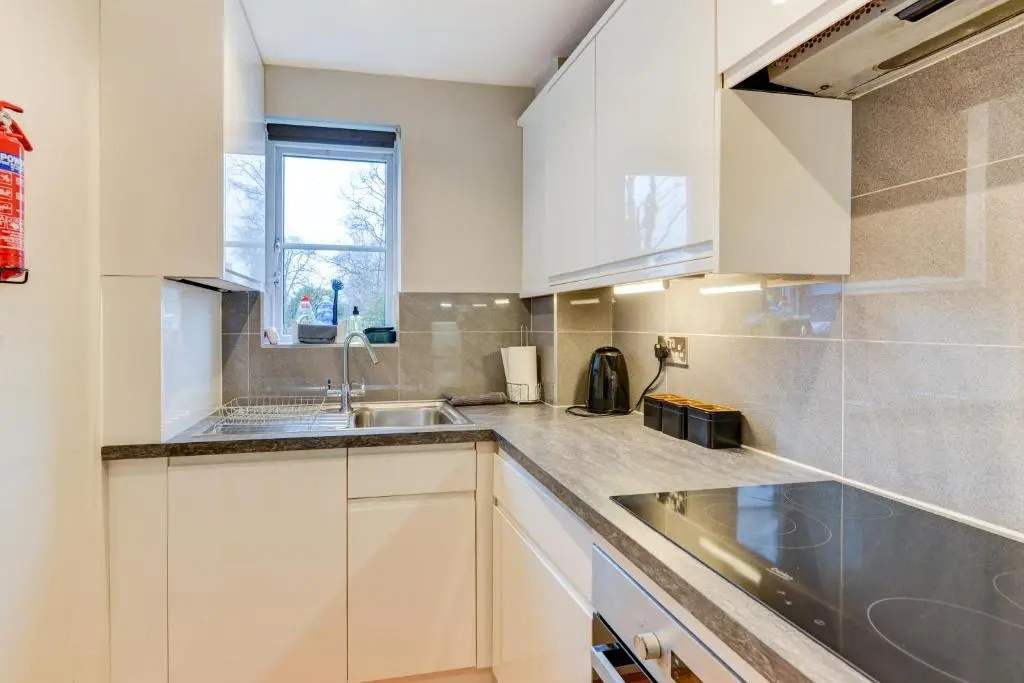 Comfortable ground floor flat sleeps up to 4 with private parking by Sussex Short Lets