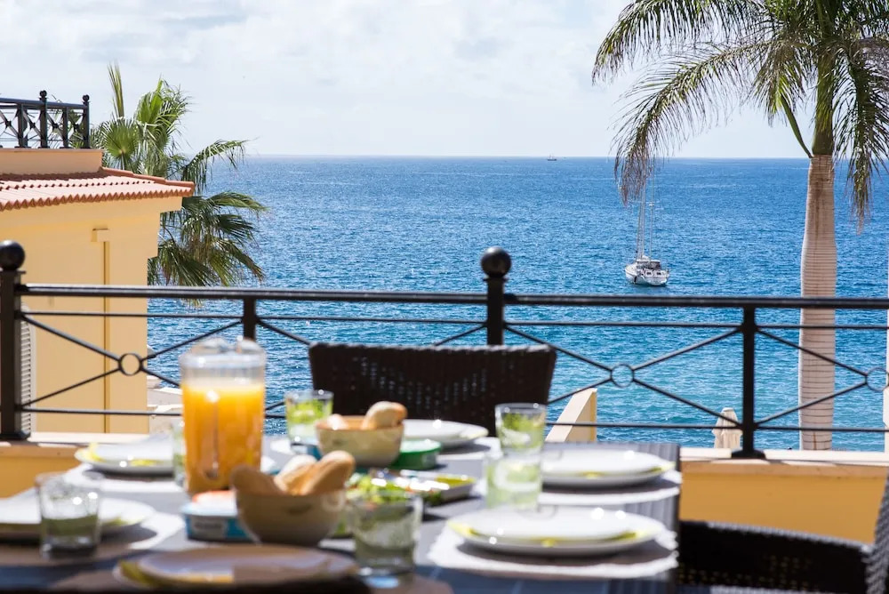 TROPICAL VILLA! Sea Front Terrace!