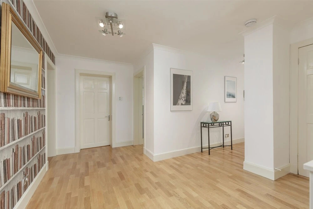 Elegant ground-floor 3BR New Town Apt w/ Garden