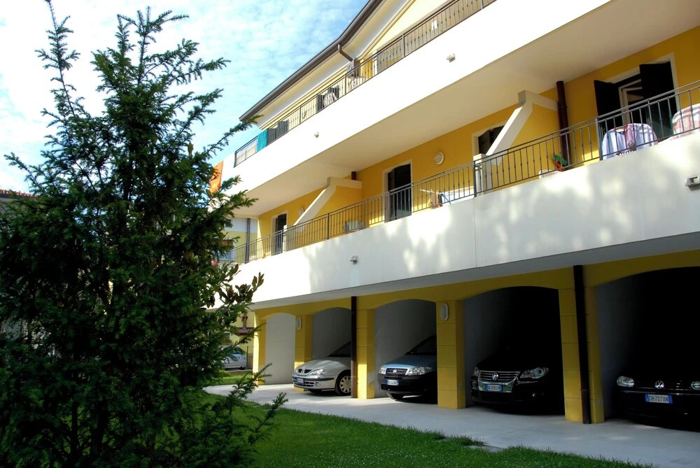 Lovely Flat in a Building Surrounded by Garden