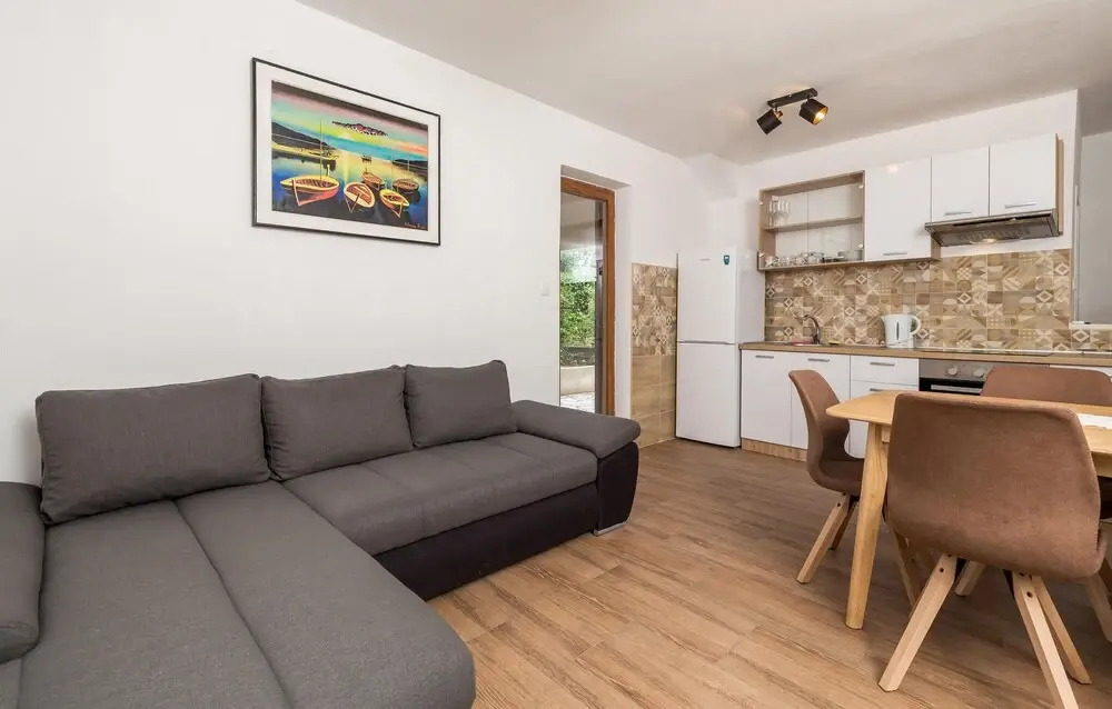 Stunning Apartment in Cres With Wifi and 2 Bedrooms