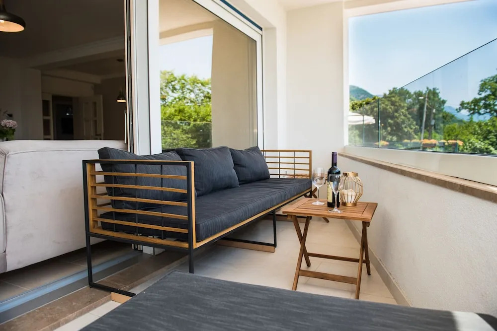 3 Bedroom 3 Bathroom Pool ,ivy House Montenegro