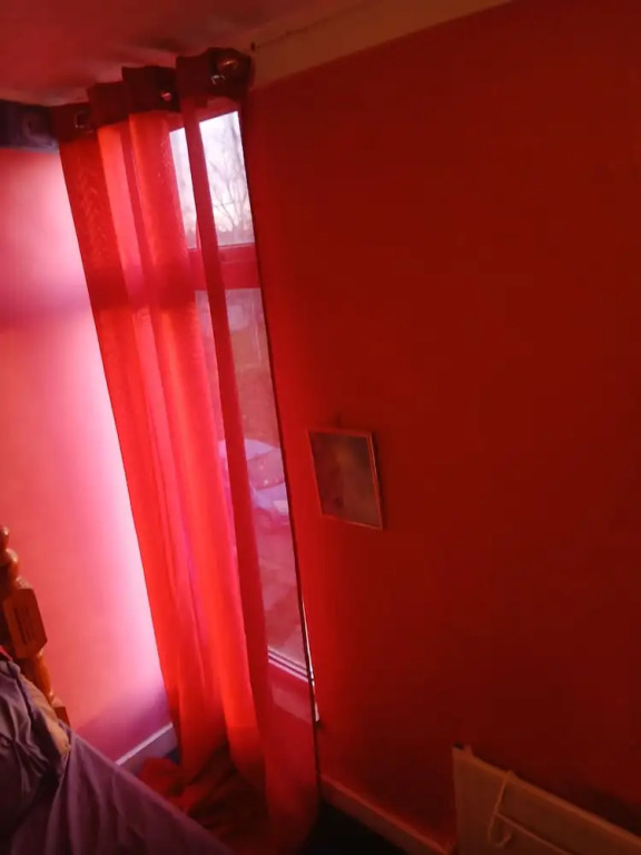 Room-room in a Family House