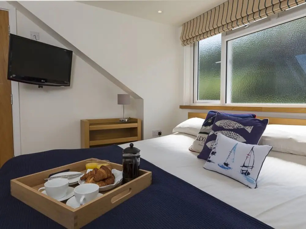 6 Knowle Court