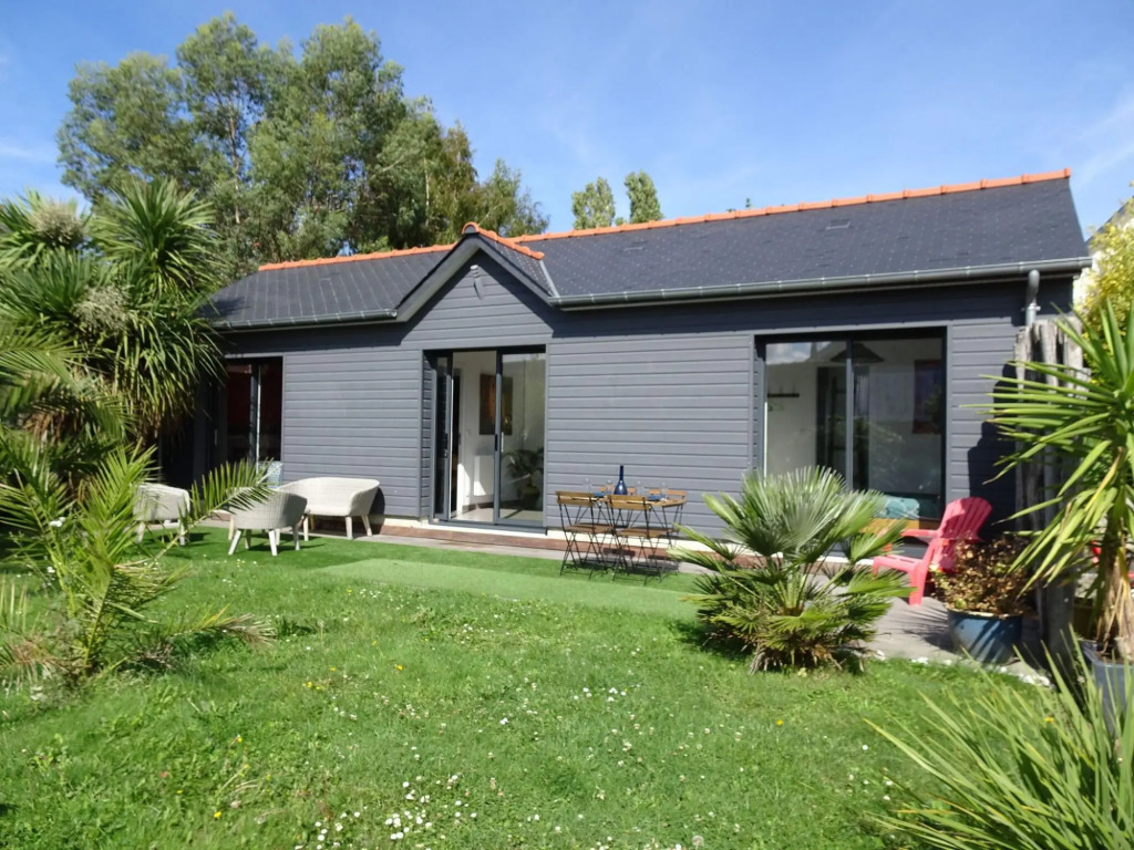 Holiday Home Located in the Middle of the Popular Seaside Resort, Cancale