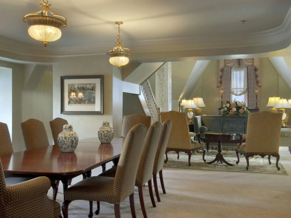 Fairmont Hotel Macdonald