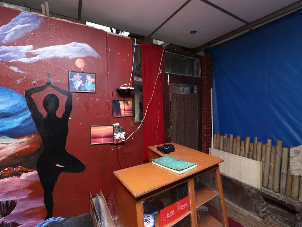 Oyo 29715 Stone Cafe & Rooms