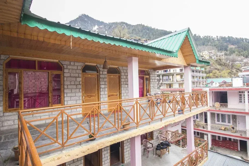 Giriraj Guest House