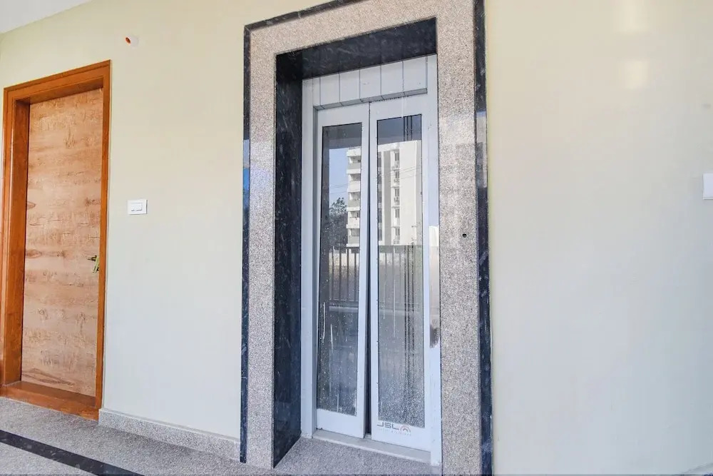 FabHotel RK Suites - Nr US Consulate, Financial District