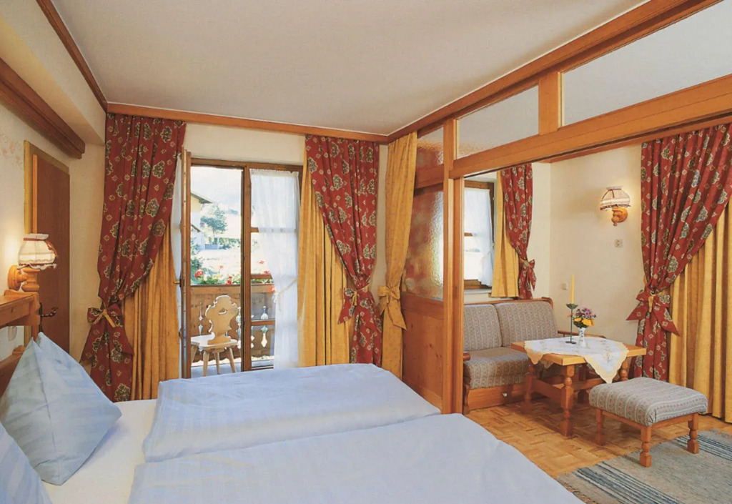 Bauernhofhotel "die Unterbergerin" - Zimmer mit Frühstück und Ferienwohnungen in Gastein mit GRATIS Thermeneintritt