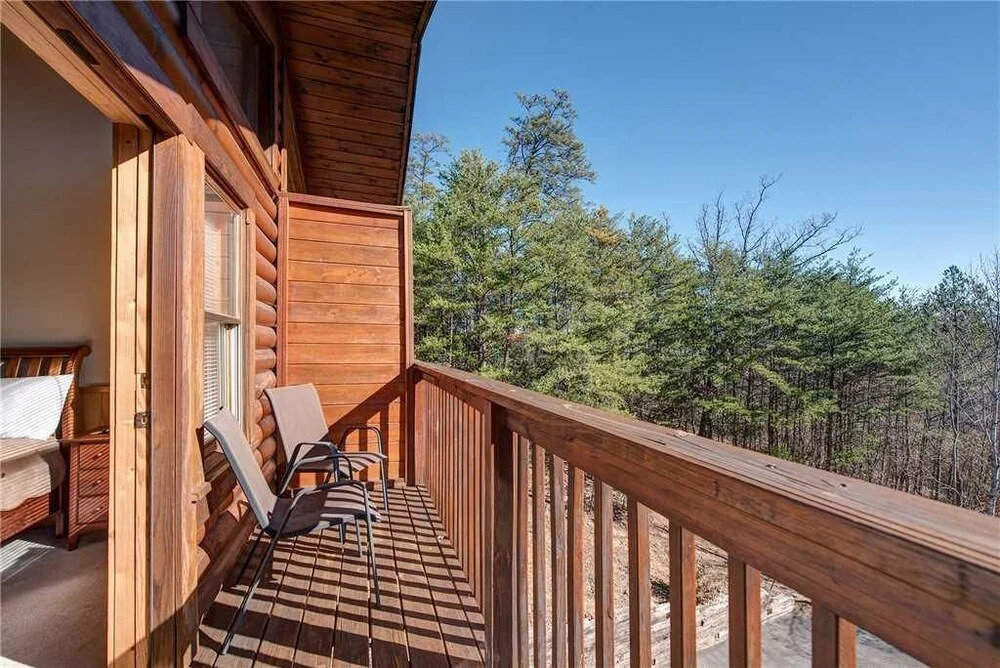 Another Day Inn Bearadise 2 Bedroom Home with Hot Tub