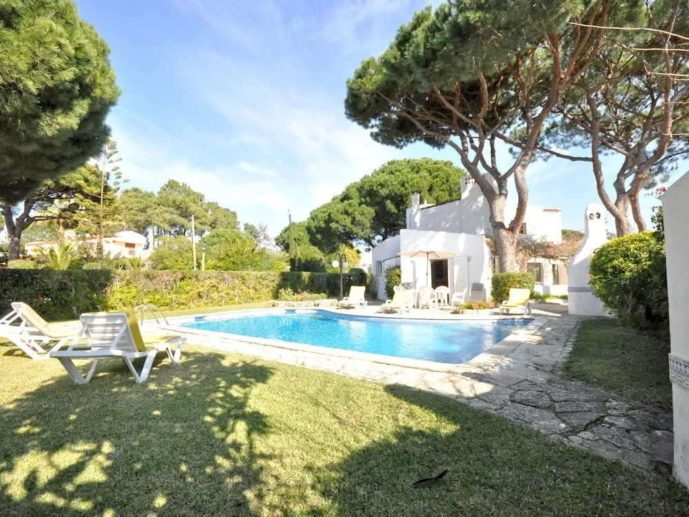 Beautiful Villa With Private Swimming Pool Near the Center of Vilamoura