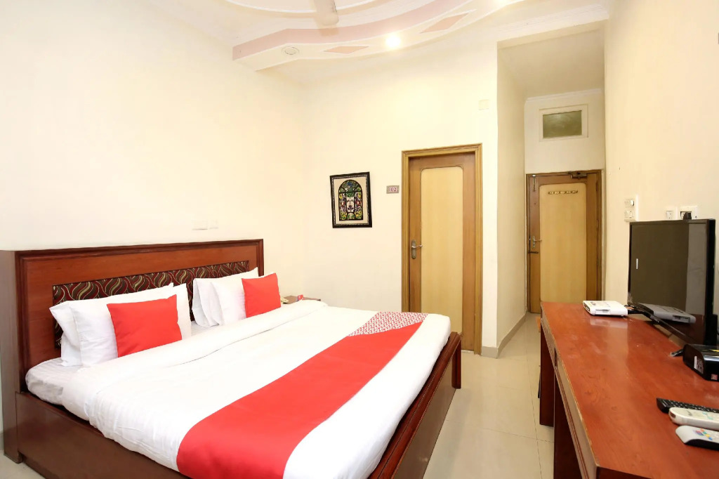 OYO 13877 Hotel Le Bon Ton