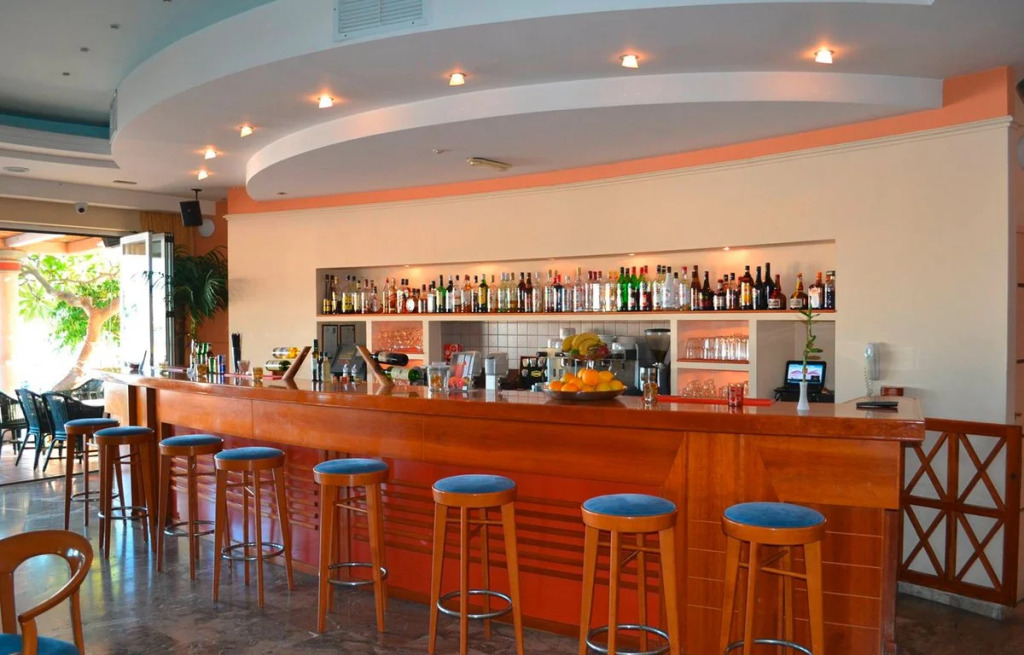 Astron Hotel