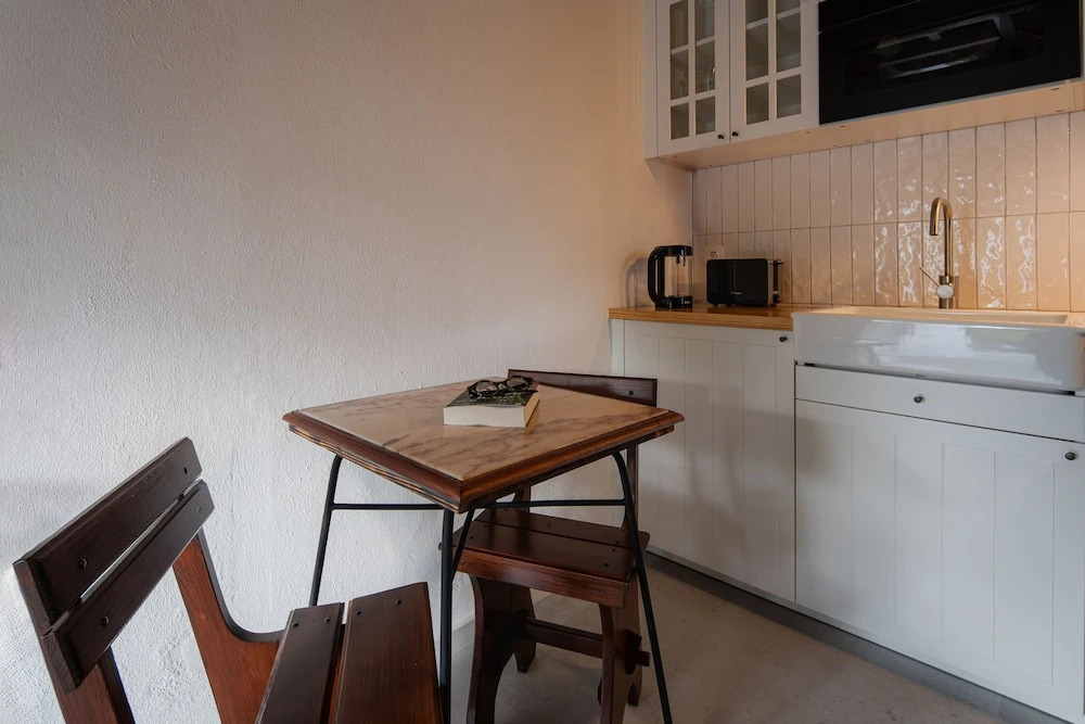 ENTRE MUROS - Turismo Rural - Casas com jardim e acesso direto ao mar