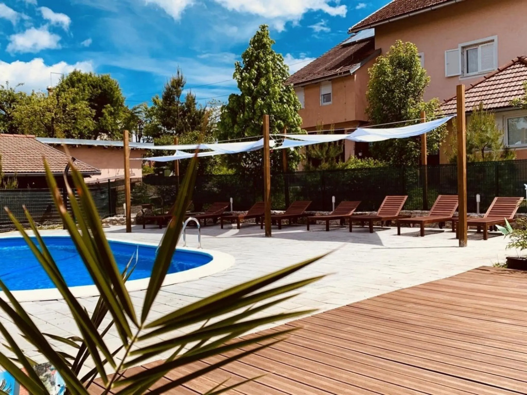 San - With Pool - SA4