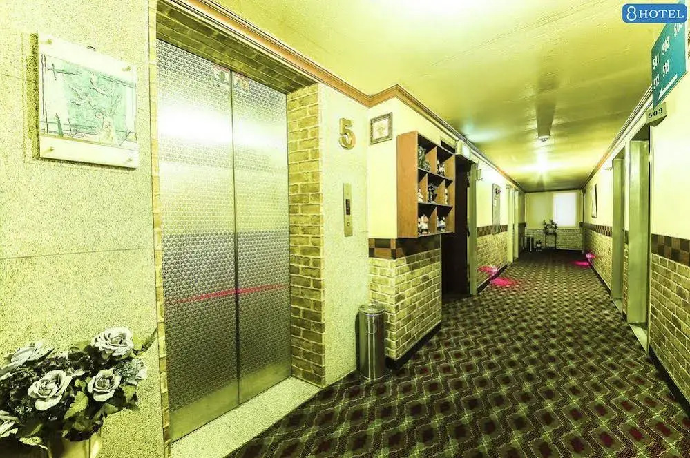 8 Motel