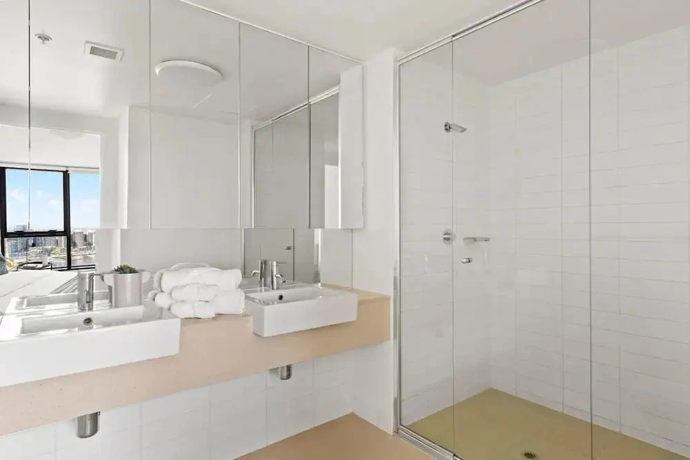 A 2BR Apt With Amazing Harbor Views, Free Parking