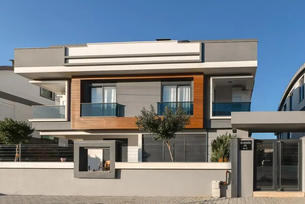 Stylish Flat w Balcony Near Lara Beach