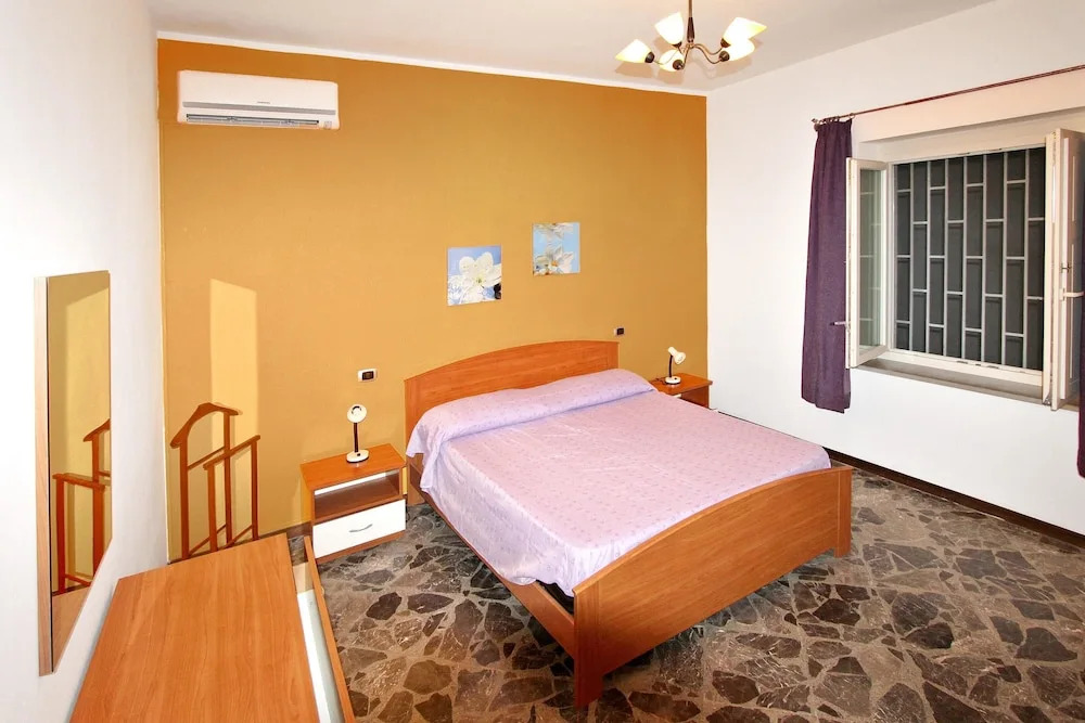 Villa With 4 Bedrooms in Torre Pali Lecce, With Wonderful sea View, En
