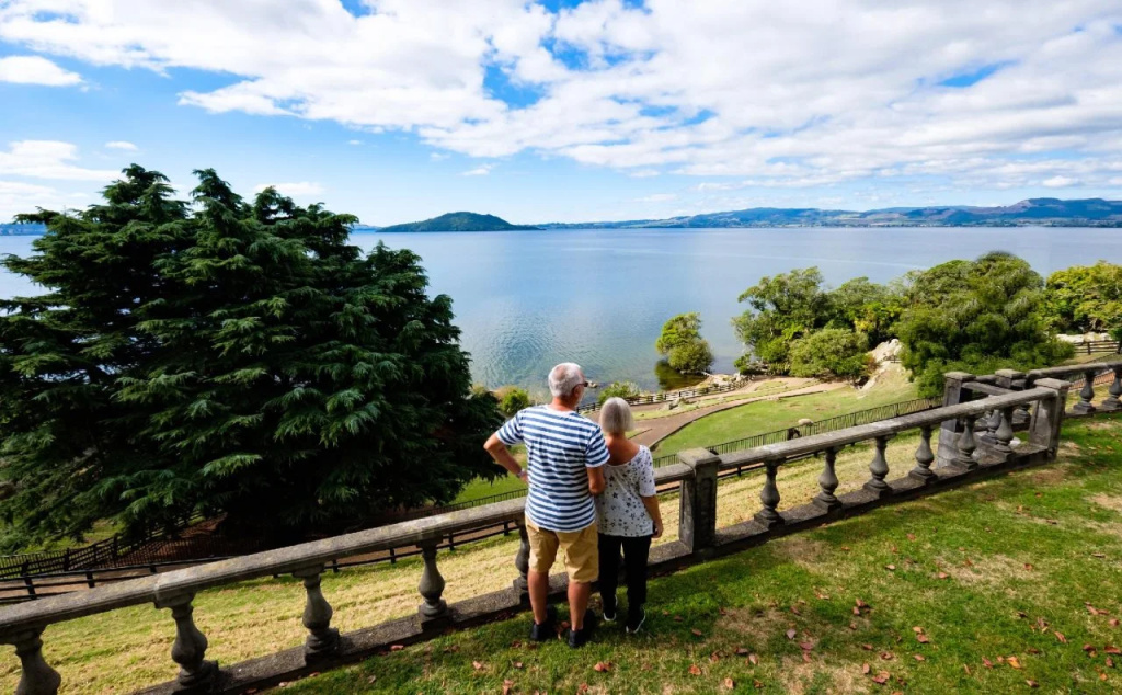 On The Point - Lake Rotorua