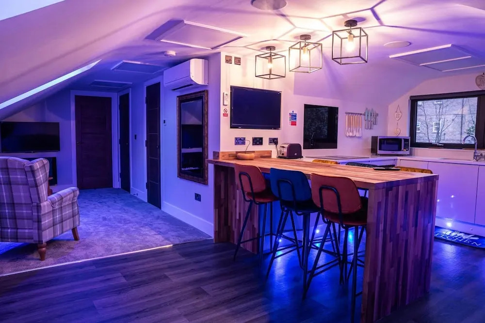 Annex, 2 Bed, Sleeps 4, Parking