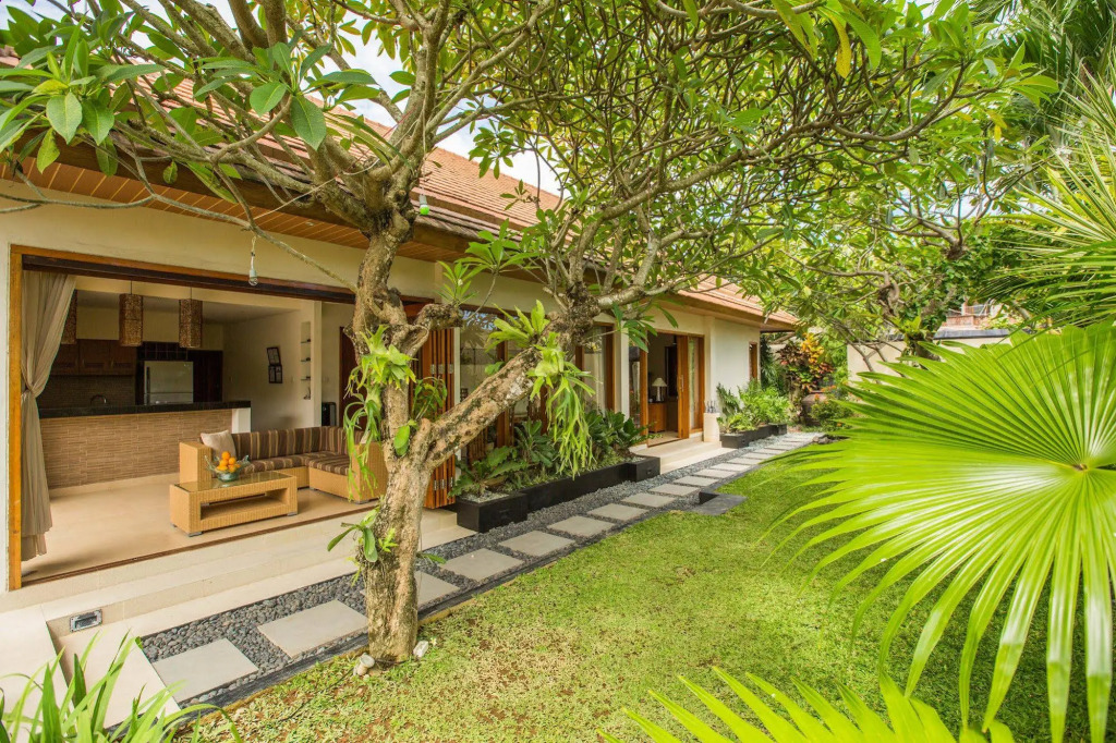 Villa Seriska Dua Sanur, Spacious 4BR Private Pool Villa with Private Cook, Spa & Tour