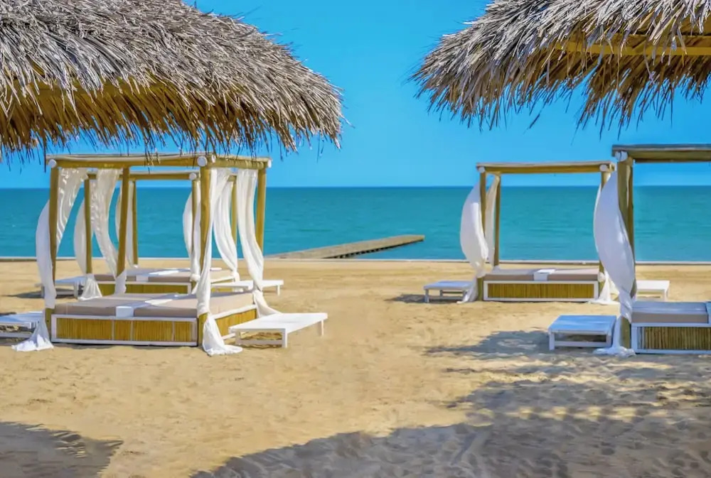 Pareus Beach Resort